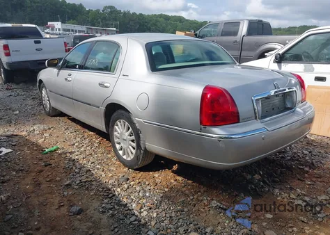 2004 Lincoln Town Car Signature from USA, damaged, VIN 1LNHM81W64Y680627